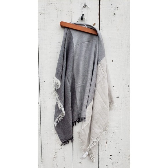 Gap Shawl Wrap Scarf Wrap Shades of Gray Trim Rayon, Metallic - Picture 1 of 1